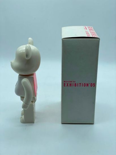 Be@rbrick 

Exhibition '05 400%, 2005 



Figurine...