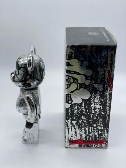 Be@rbrick 

Pushead Silver 400%, 2005 



Figurine...