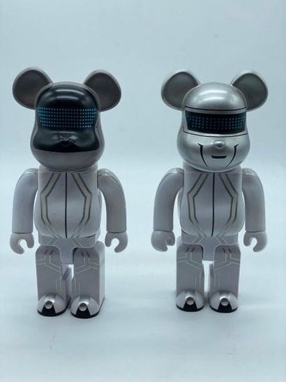 Be@rbrick 

Daft Punk Tron Legacy 400% (Set...