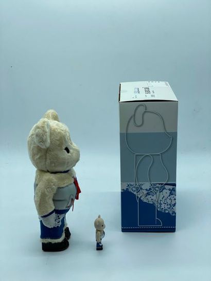 Be@rbrick 

SACAI 400% + 100%, 2017 



Figurine...