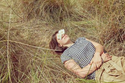 Chau-Cuong Lê
The girl lying in the fields...