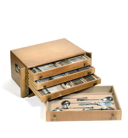 Important silver menagere including :

twelve...