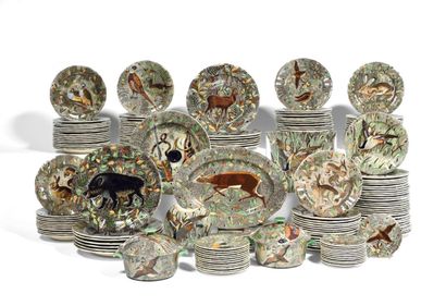 Part of service in fine earthenware of Gien...
