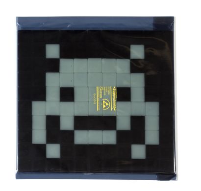 INVADER (Français, né en 1969)
Invasion Kit...