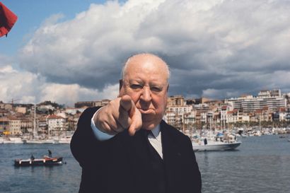 AFP - Ralph GATTI

Alfred Hitchcock poses...