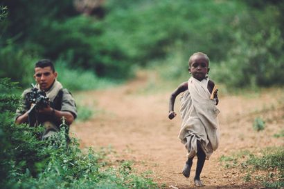 AFP - Joël ROBINE

A Somali child runs towards...