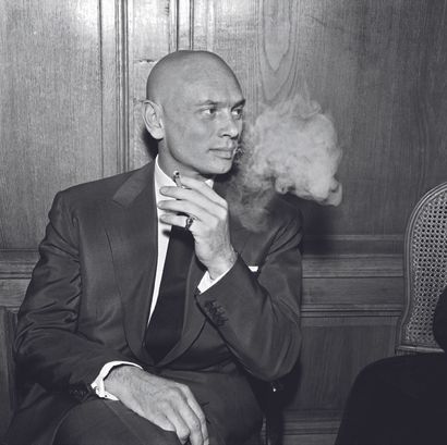 AFP

Actor Yul Brynner gives an interview...