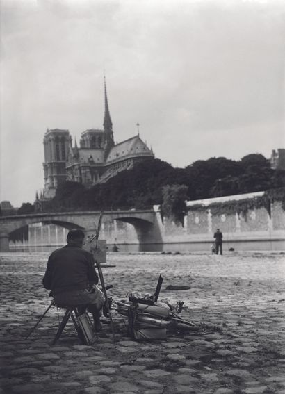 AFP

A man painting Notre-Dame Cathedral...