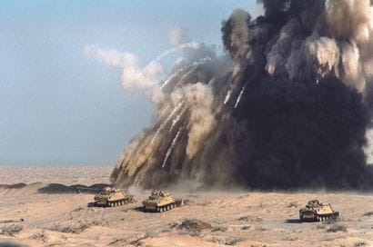 AFP - Patrick BAZ

The British army blows...