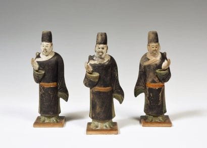 
Trois statuettes en terre cuite émaillée...