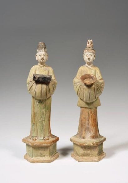 
Deux statuettes en terre cuite vernissée,...