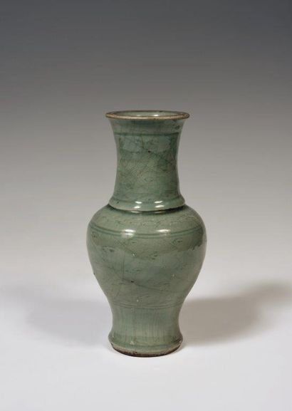 
Chine 

Vase balustre en porcelaine céladon...