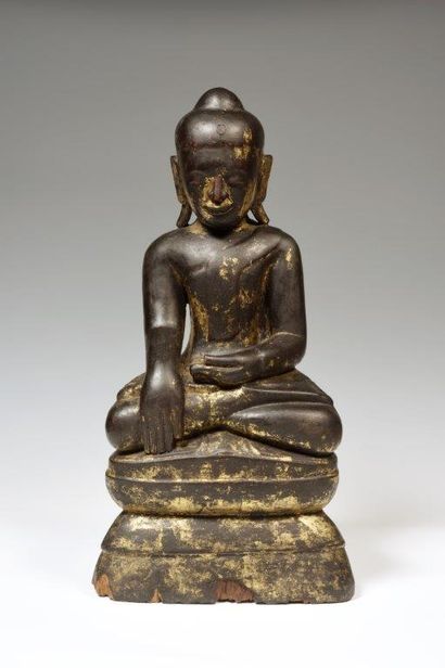 
Statuette en bois laqué partiellement doré,...