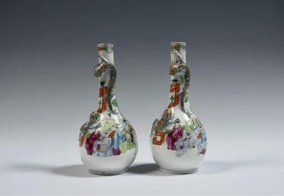 
Chine

Paire de vases bouteille piriforme...