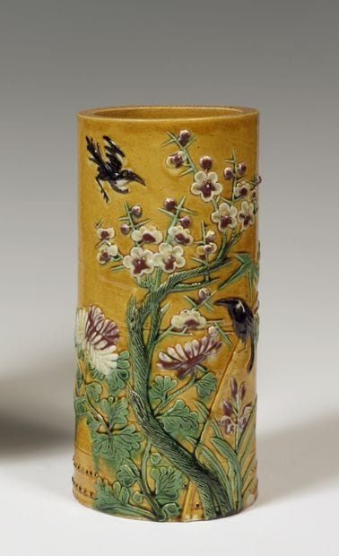 
Chine

Vase cylindrique en biscuit émaillé...