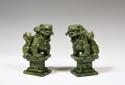 
Chine

Paire de chiens de Fô en grès émaillé...