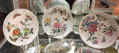 
Chine

Trois coupes en porcelaine à décor...