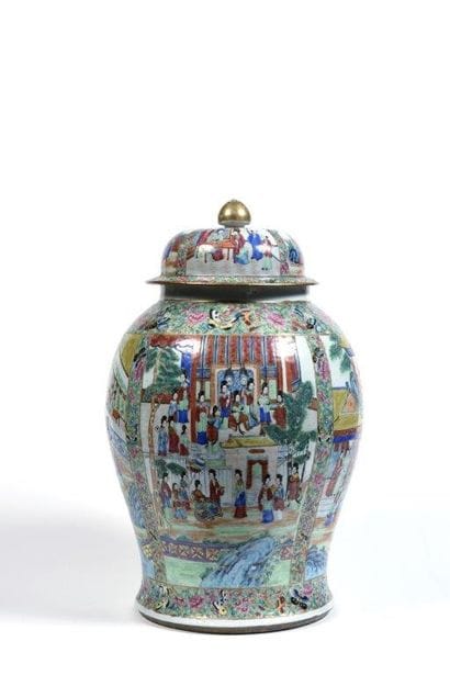 
Canton

Grande potiche couverte en porcelaine...