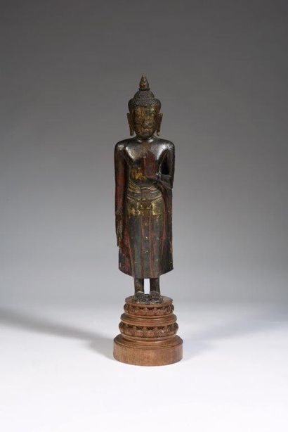 
Statue en bois laqué, représentant Bouddha...