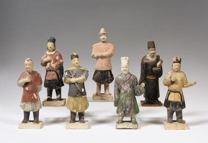 
Ensemble de sept statuettes en terre cuite...