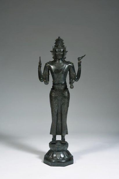 
Statue en bronze, représentant une divinité...