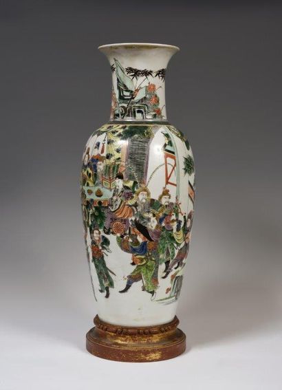 
Chine

Grand vase de forme balustre en porcelaine...