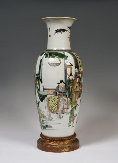 
Chine

Grand vase de forme balustre en porcelaine...