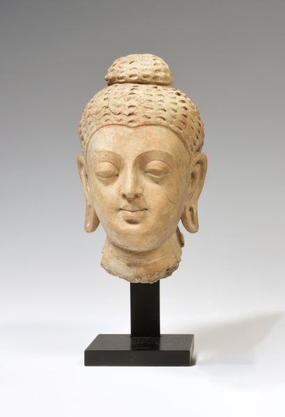 
Tête de Bouddha en stuc. 

Inde, dans le...