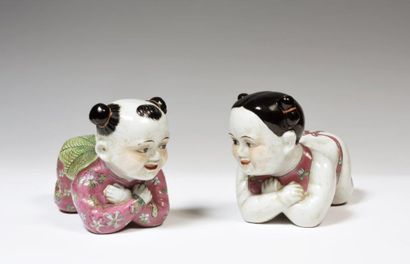 
Chine

Deux oreillers en porcelaine en forme...