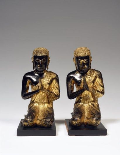 
Paire de statuettes en bronze anciennement...