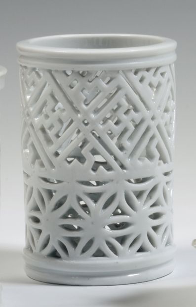 
Chine

Porte-pinceaux cylindrique en porcelaine...