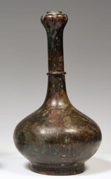 
Vase pansu à long col à tête bulbeuse (tête...