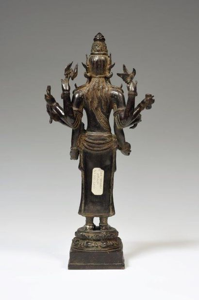 
Statue en bronze, représentant un boddhisattva...