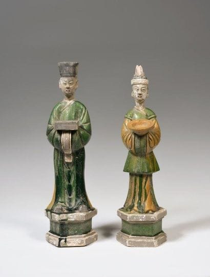 
Couple de dignitaires en terre cuite émaillée...