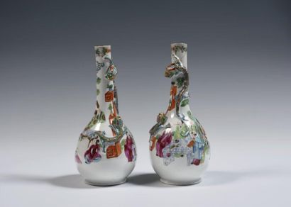 
Chine

Paire de vases bouteille piriforme...