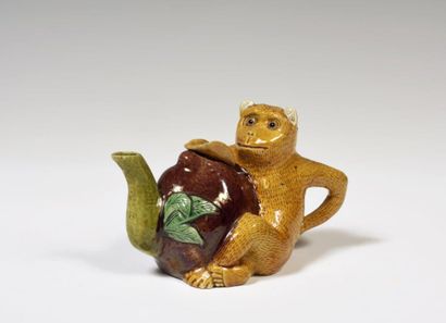 
Chine

Verseuse couverte en forme de singe...