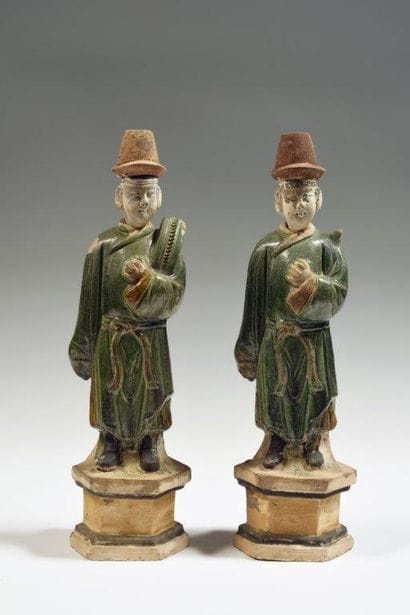 
Deux statuettes terre cuite vernissée verte...