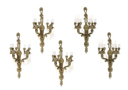 Suite de cinq grandes appliques à six lumières...