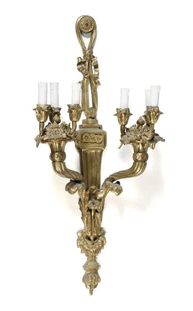 Suite de cinq grandes appliques à six lumières...