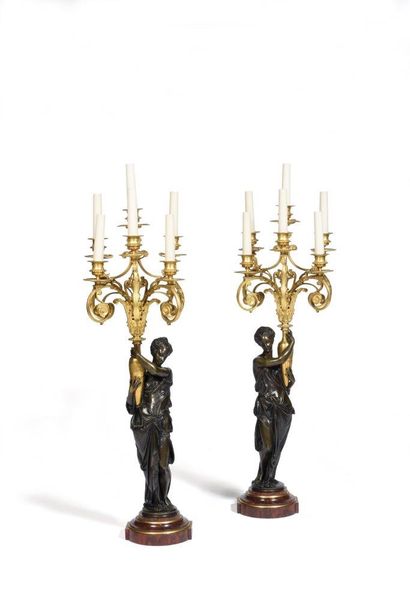 Paire de candélabres à six lumières en bronze...