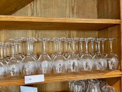 Set of stemmed glasses with hunting deco...