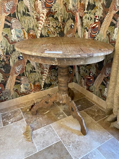 Carved wooden pedestal table in painted wood

Diameter:...