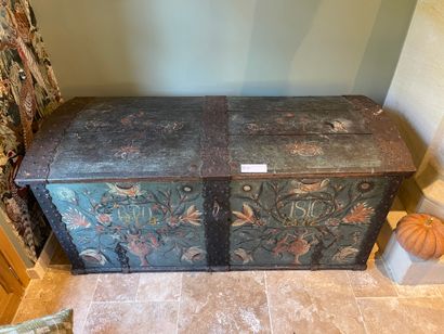 Painted wooden chest with flower motifs