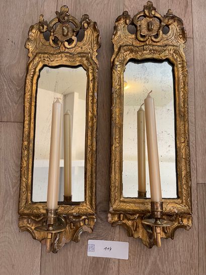 Pair of wall mirrors with a light

62 x 19...