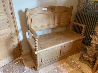 Bench forming a chest with twisted columns...