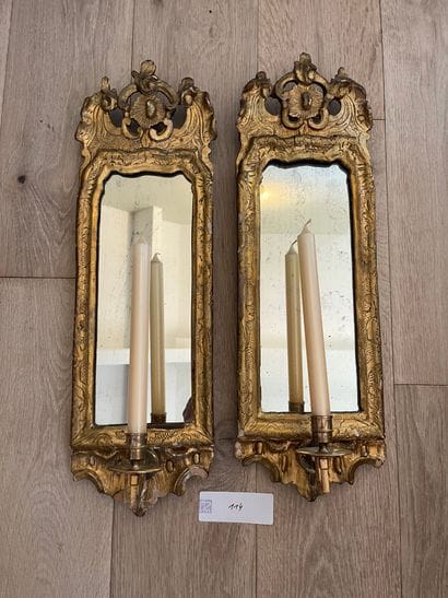 Pair of wall mirrors with a light

62 x 19...