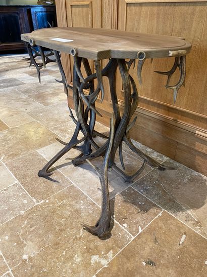 Pedestal table with deer wood base and natural...