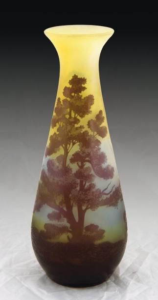 VASE PIRIFORME en verre multichouche à décor...