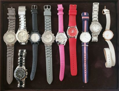 SET OF 10 WATCHES

FREELOOK WATCH
30 mm round...
