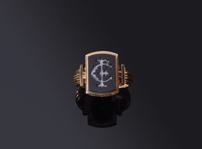 Rose gold (750‰) wire man's ring holding...